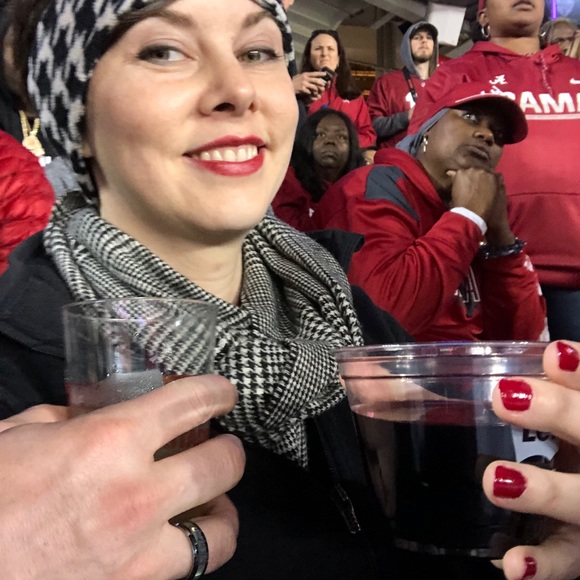 Meet your Posher, Jenn - Picture 5 of 5